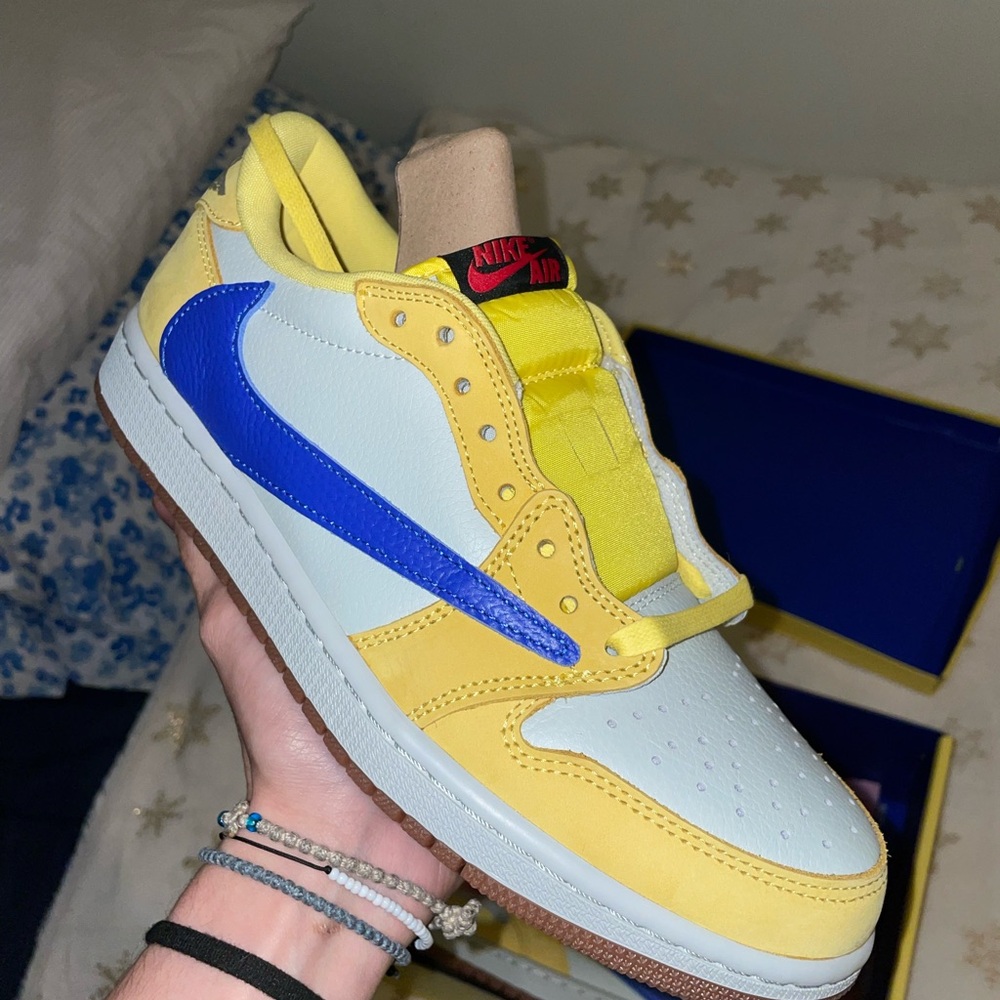 Travis Scott Jordan 1 Low Carnary/Elkins